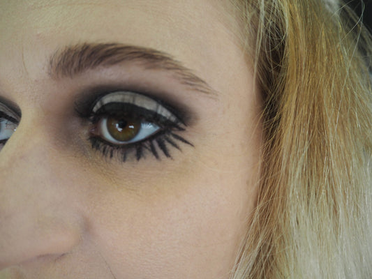 BEAUTY SCHOOL GRADUATE :: Twiggy 60’s Makeup & Bardot Hair